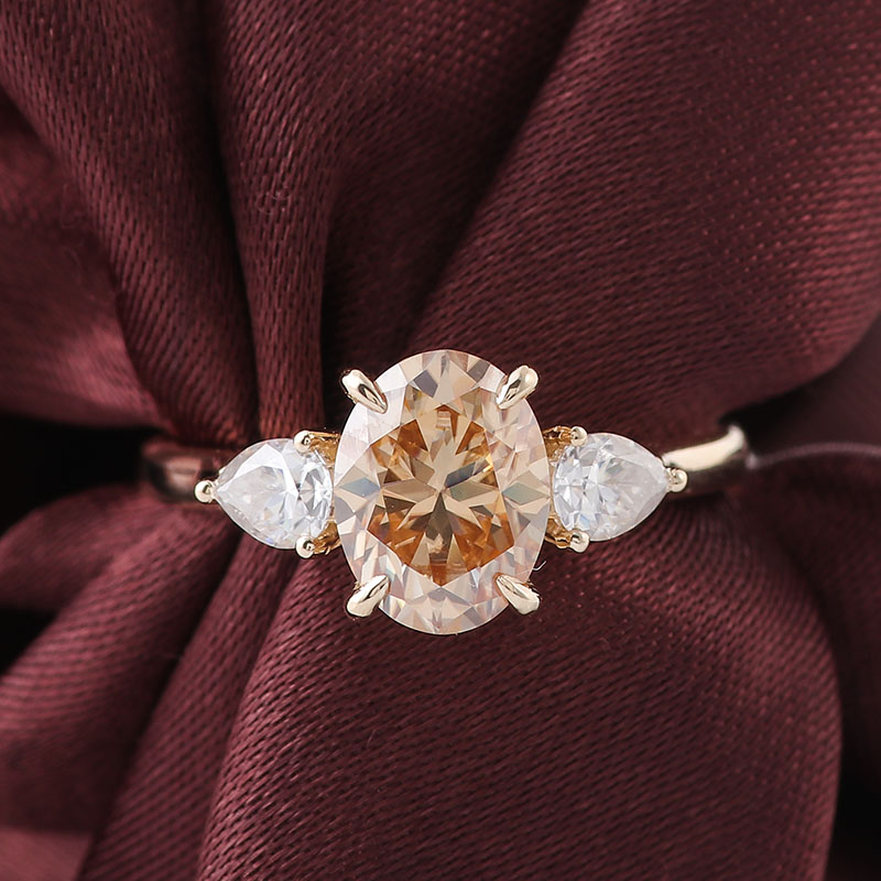 Provence 10K Yellow Gold Three - Moissanite Ring recension och pris