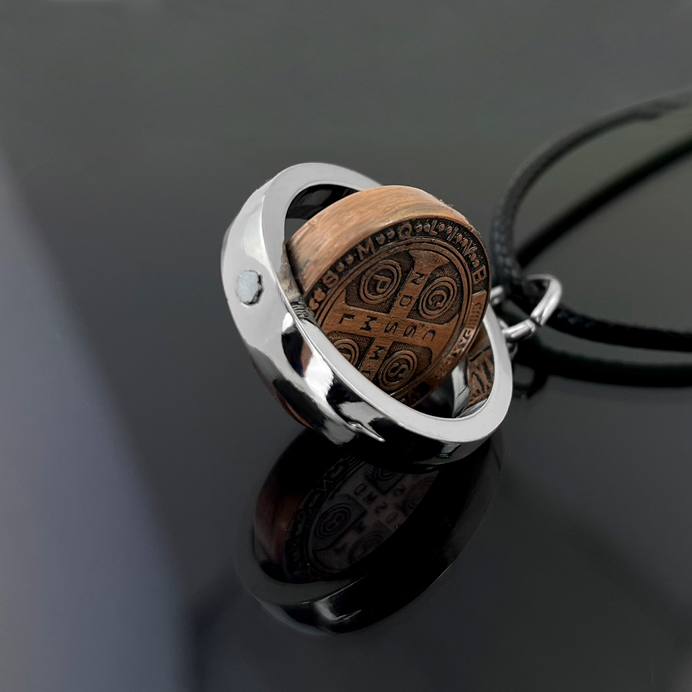 New St Benedict Medal Necklace - Jewelry & Watches Store recension och pris